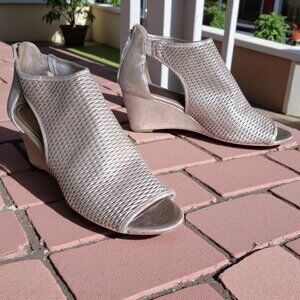 DONALD PLINER ( 10 ) JACE Metallic Gold/Bronze Leather Open Toe Wedge Zip Backs